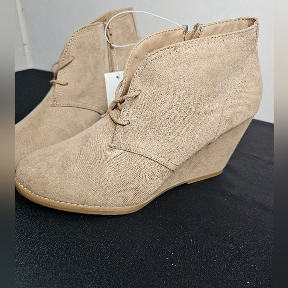 New Tan Ankle Shoes - Picture 6 of 8